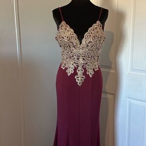 Fashion Nova Elegant Burgundy Lace Evening Gown